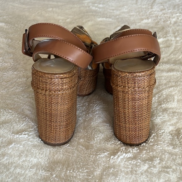 TAN WEDGES - Picture 3 of 4